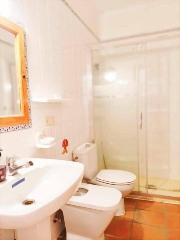 Apartamento Agua Amarga Екстериор снимка