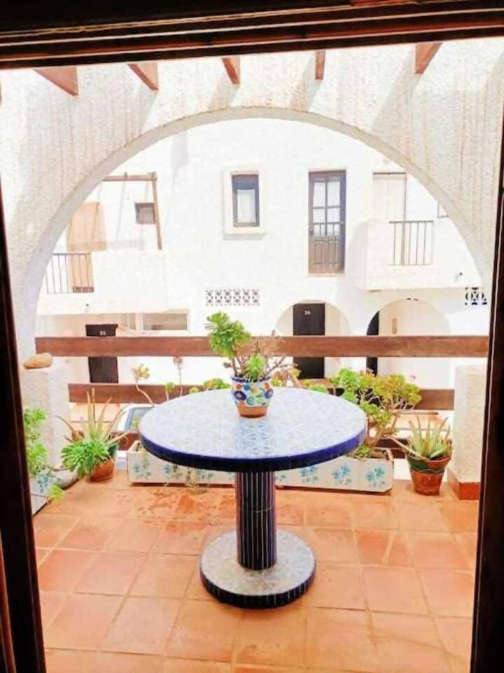 Apartamento Agua Amarga Екстериор снимка